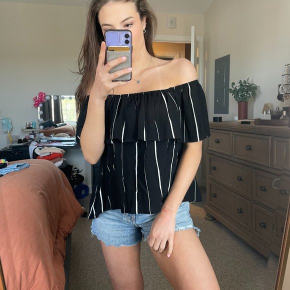 Off the shoulder shirt - Picture 1 of 3